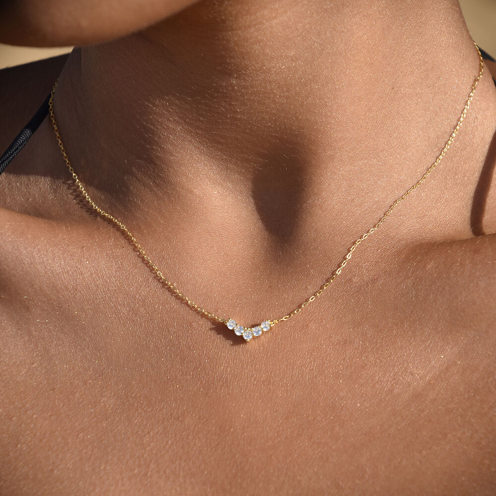 Culturesse Csilla Diamante V-Pendant Necklace (Gold)