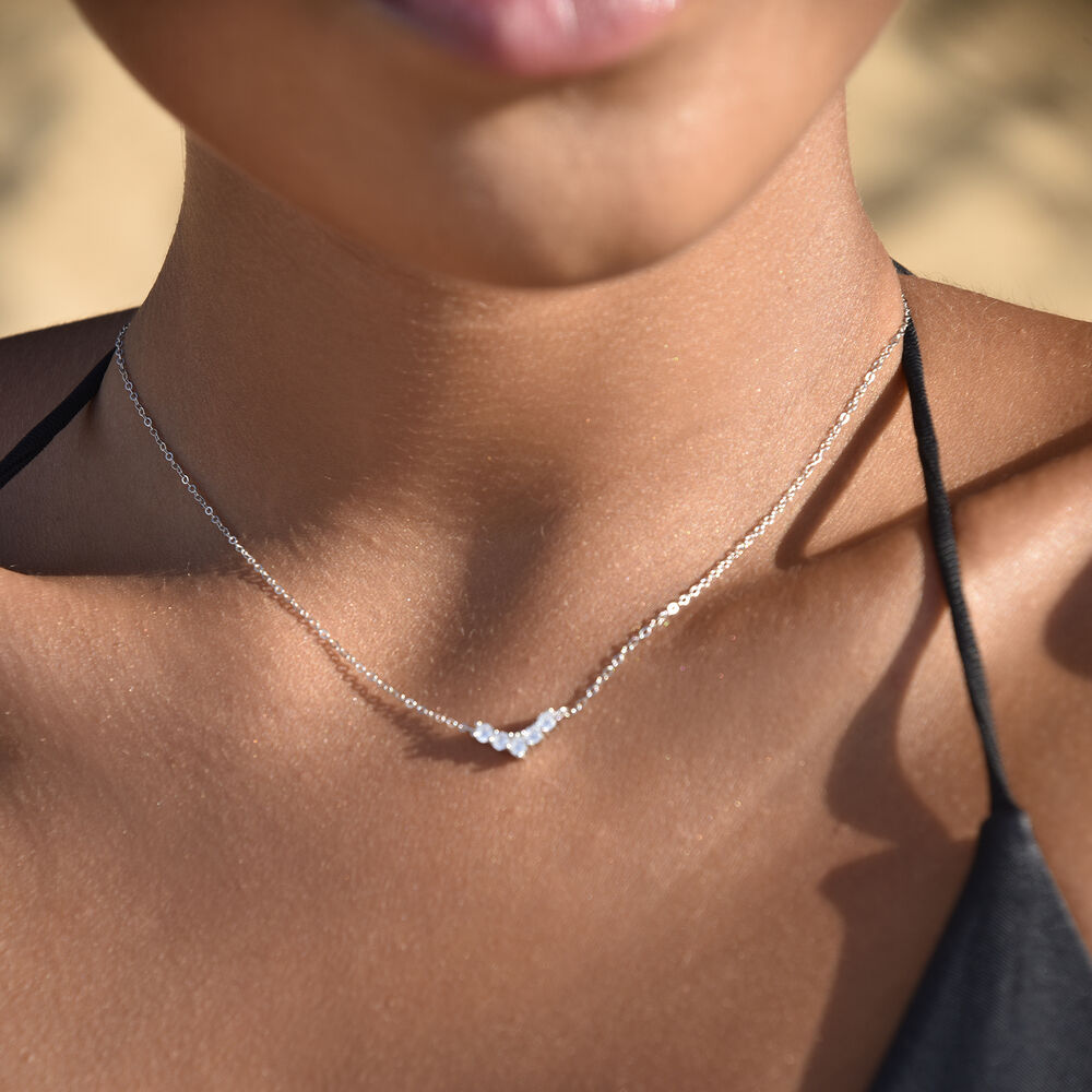 Culturesse Csilla Diamante V-Pendant Necklace (Silver)