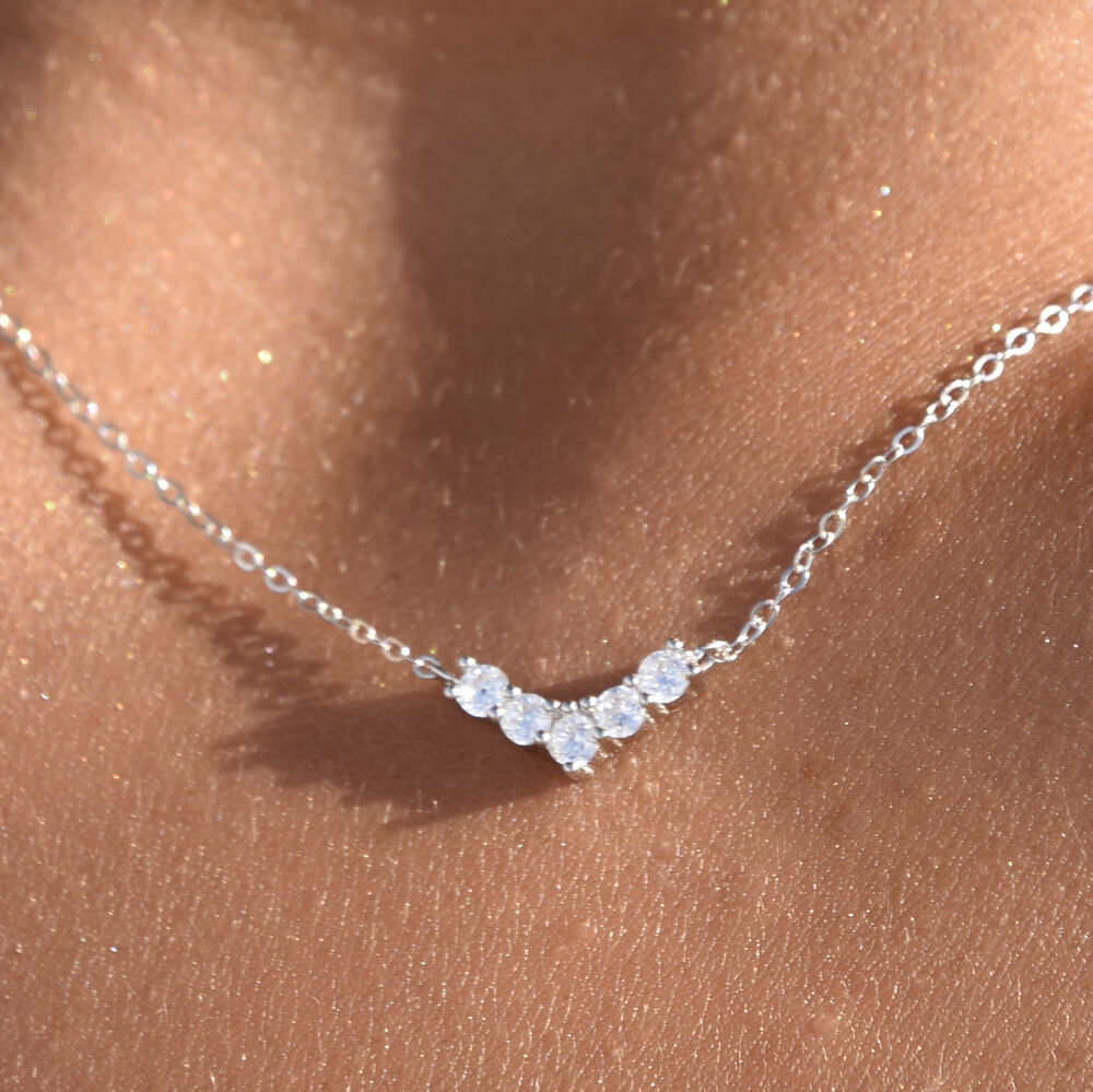 Culturesse Csilla Diamante V-Pendant Necklace (Silver)