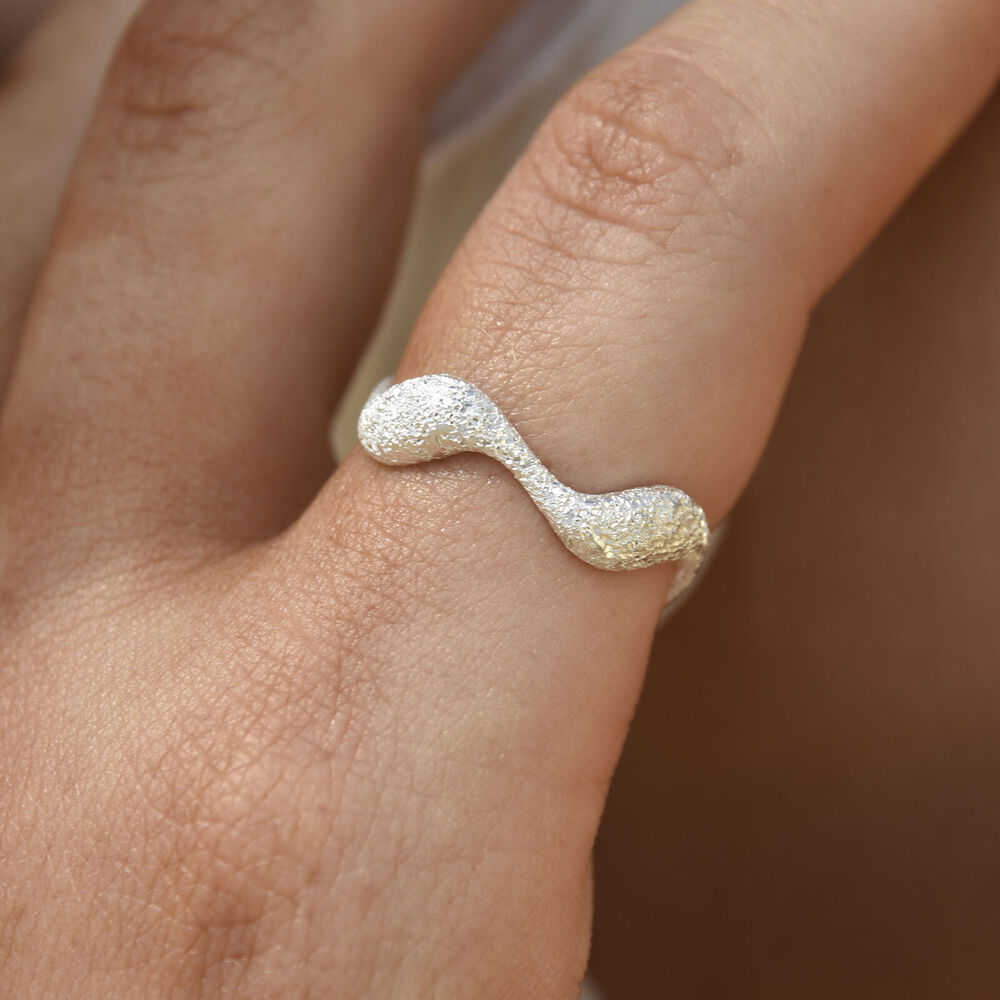 Culturesse Isaline Textured Wavy Open Ring (Silver)