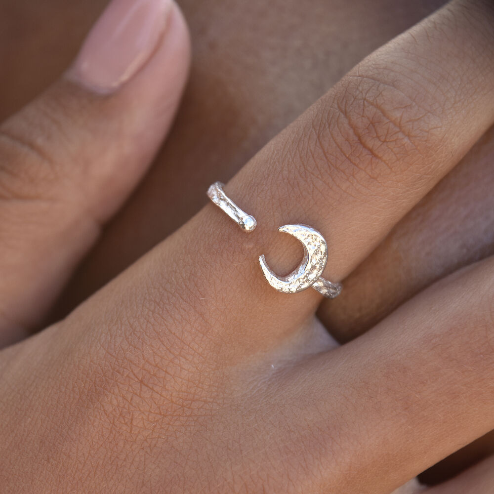 Culturesse Chandra Artisan Crescent Moon Open Ring (Silver)