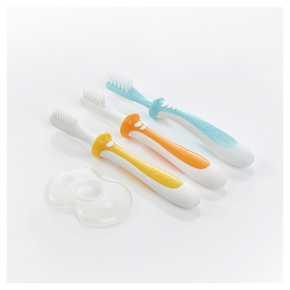 Pigeon Training Toothbrush 3 Piece Set