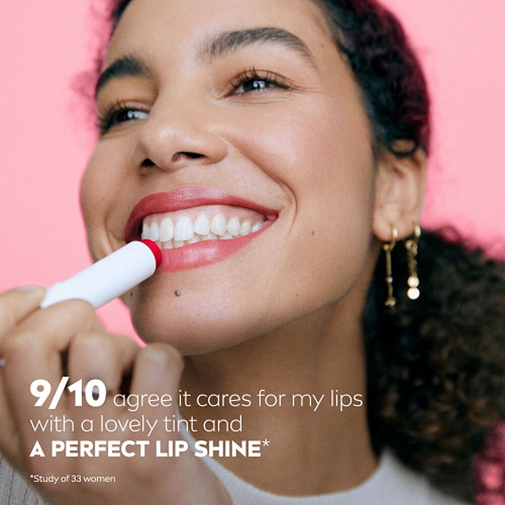 NIVEA 24h Melt-In Moisture Lip Balm Strawberry Shine 4.8g