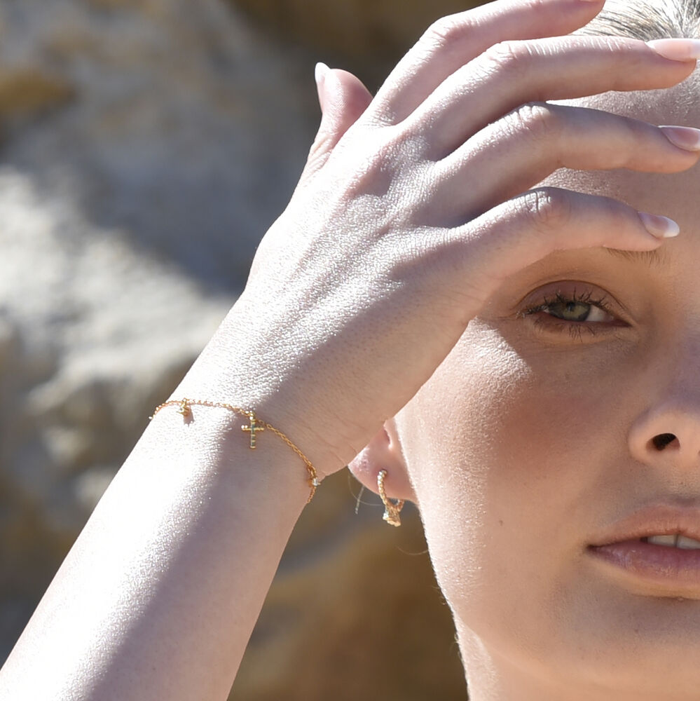 Culturesse Adina Fine Diamante Cross Charm Bracelet (24K Gold)