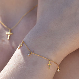 Culturesse Adina Fine Diamante Cross Charm Bracelet (24K Gold)