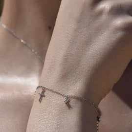 Culturesse Adina Fine Diamante Cross Charm Bracelet (Silver)