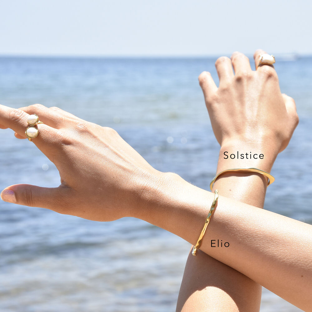 Culturesse Solstice Artisan Solid Wavy Bangle (Gold Vermeil)