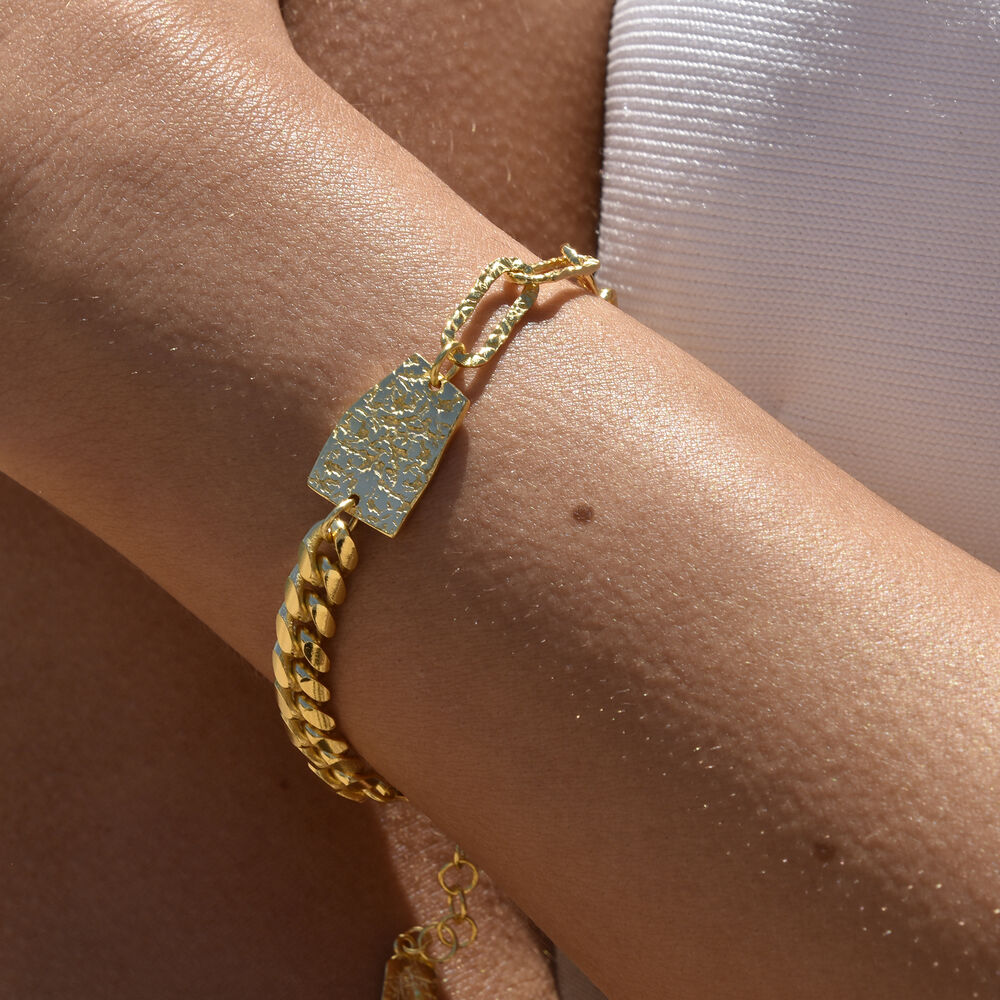 Culturesse Esther Sculpture Plate Link Chain Bracelet (Gold Vermeil)