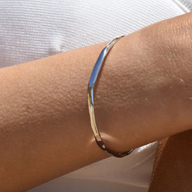 Culturesse Elio Artisan Solid Bangle (Silver)