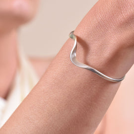 Culturesse Elyse Artisan Silver Solid Bangle