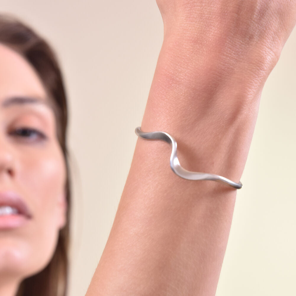 Culturesse Elyse Artisan Silver Solid Bangle