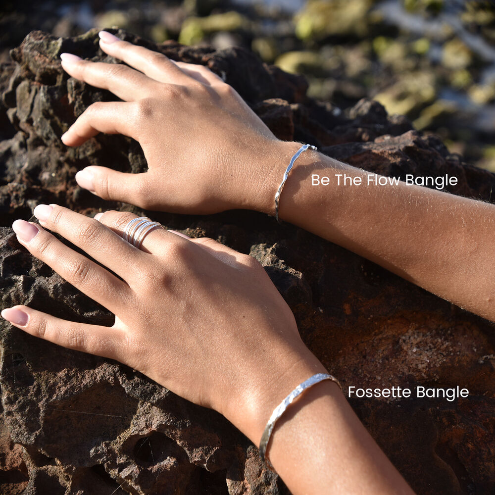 Culturesse Fossette Artisan Textured Bangle (Silver)