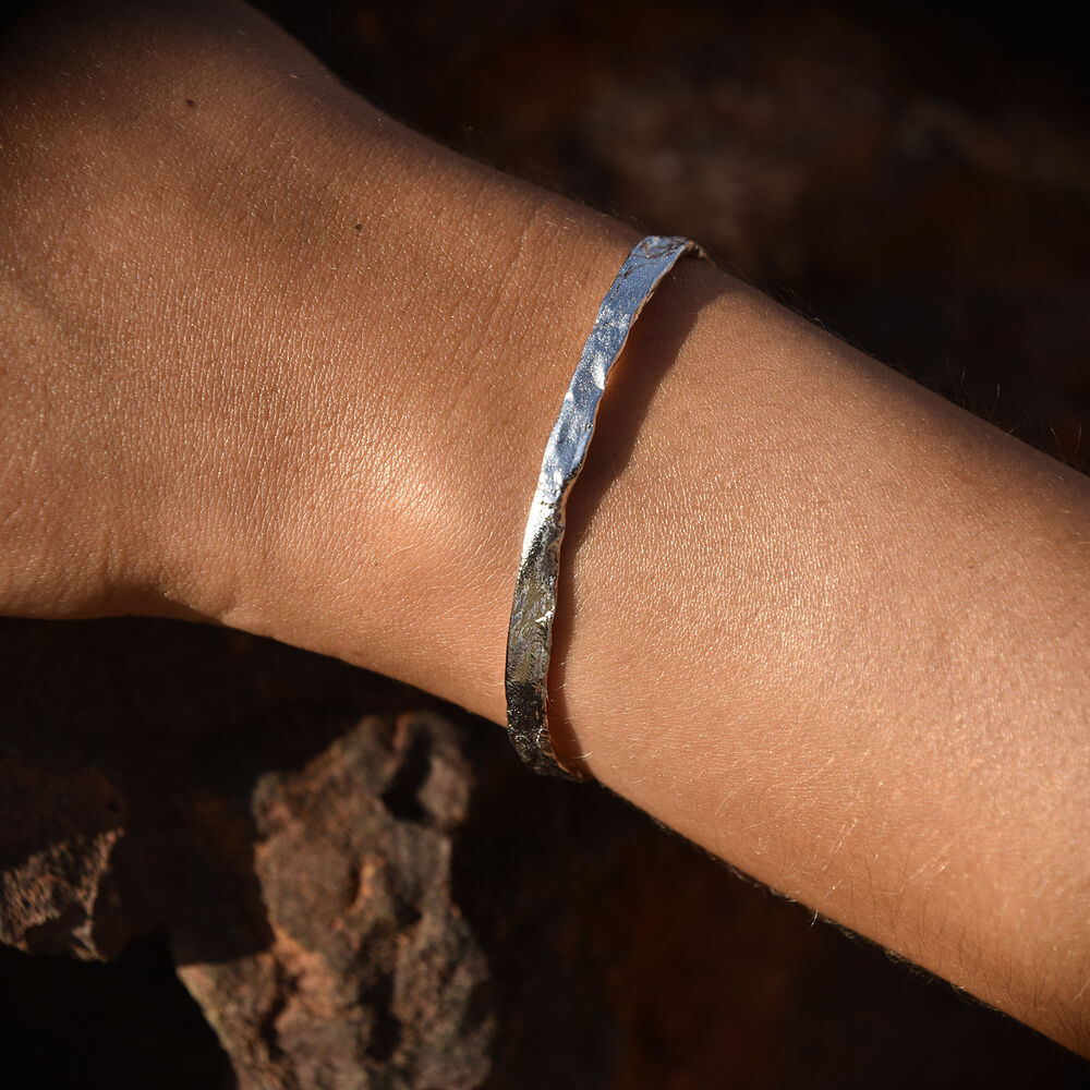 Culturesse Fossette Artisan Textured Bangle (Silver)