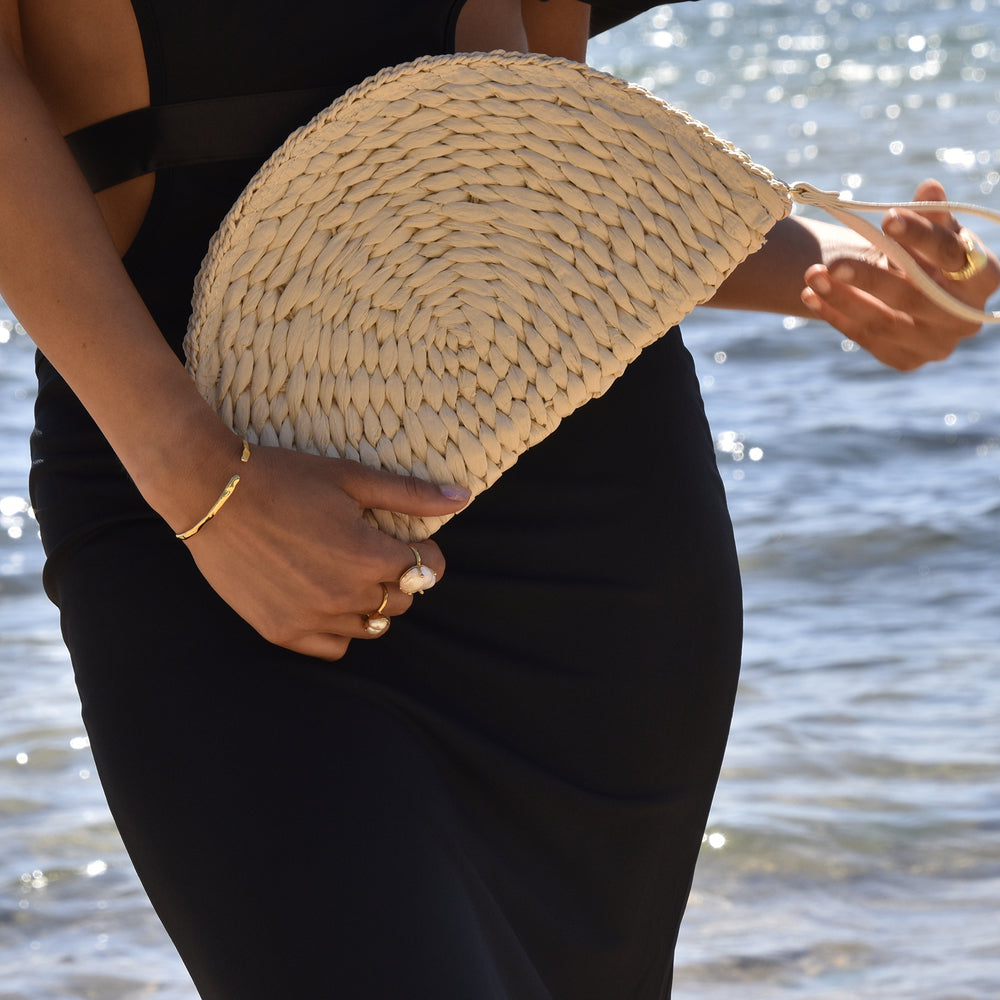 Culturesse Vana Natural Hand Woven Straw Bag (White)