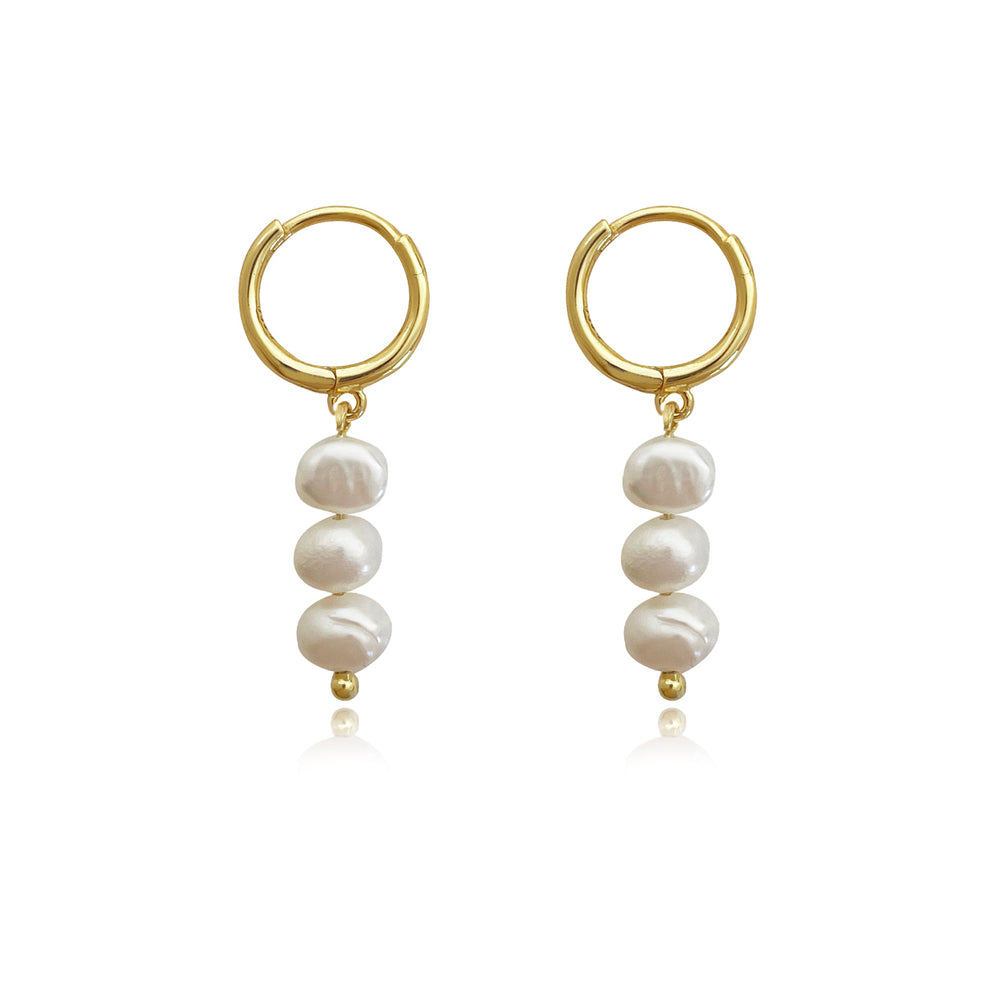 Culturesse Holly Dainty Freshwater Pearl Drop Earrings (Gold)