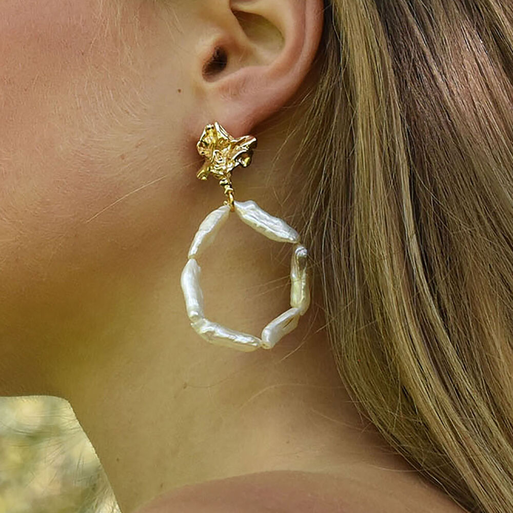 Culturesse Rosalyn Coastal Devine Pearl Hoop Earrings