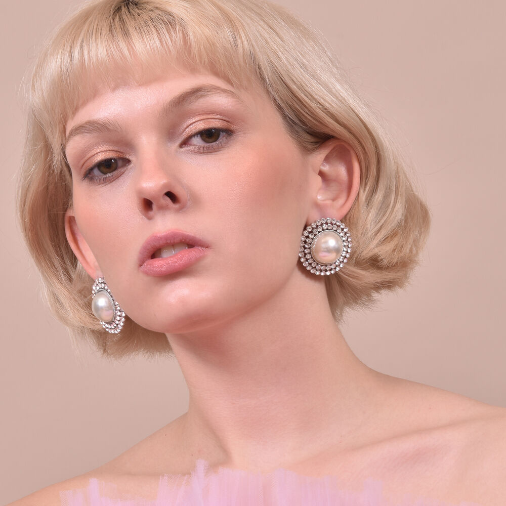 Culturesse Le Paris 60s Pearl Stud Earrings