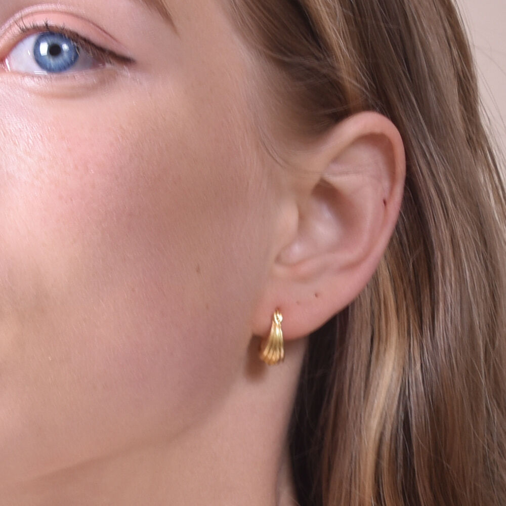 Culturesse Jolie Deco Bowl Huggie Earrings (Gold)
