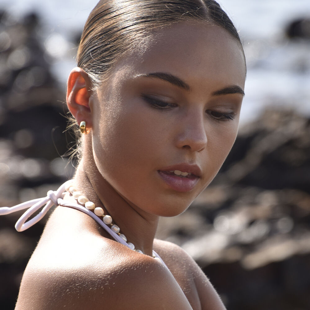 Culturesse Sunday Chunky Gold Hoop Earrings (18K Gold Vermeil)