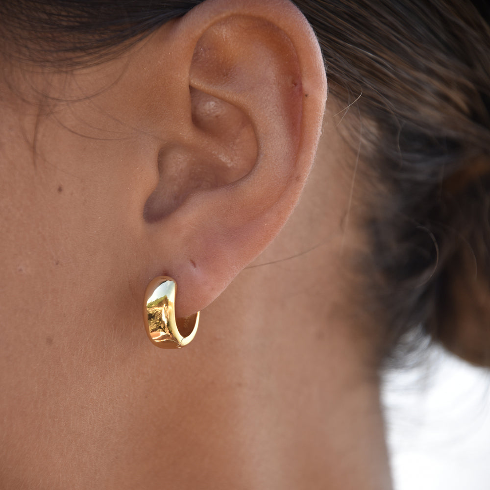 Culturesse Sunday Chunky Gold Hoop Earrings (18K Gold Vermeil)