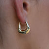 Culturesse Tate Sculptural Huggie Hoop Earrings (Gold)