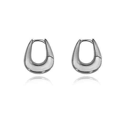 Culturesse Tate Sculptural Huggie Hoop Earrings (Silver)