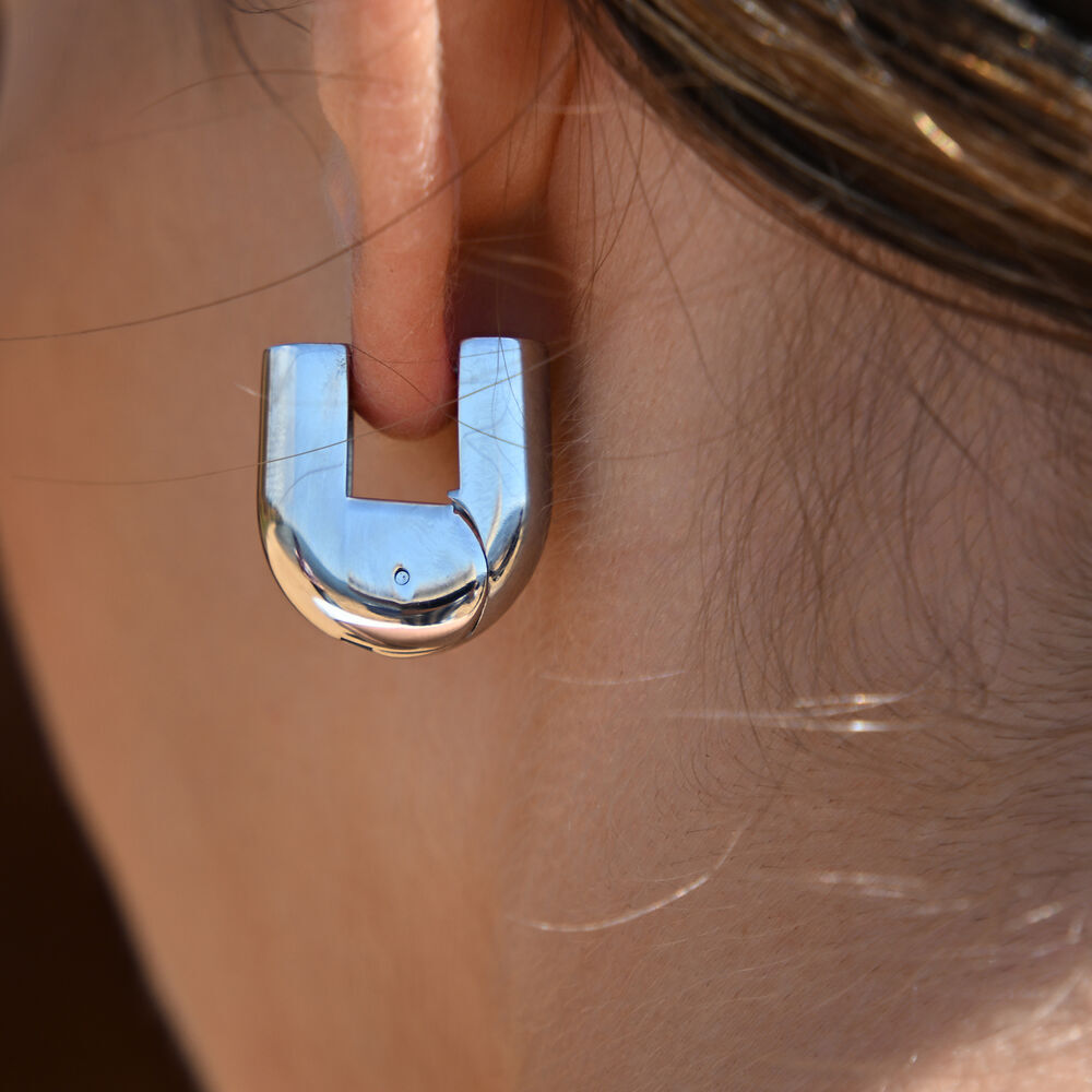 Culturesse Luma Solid U Huggie Earrings (Silver)
