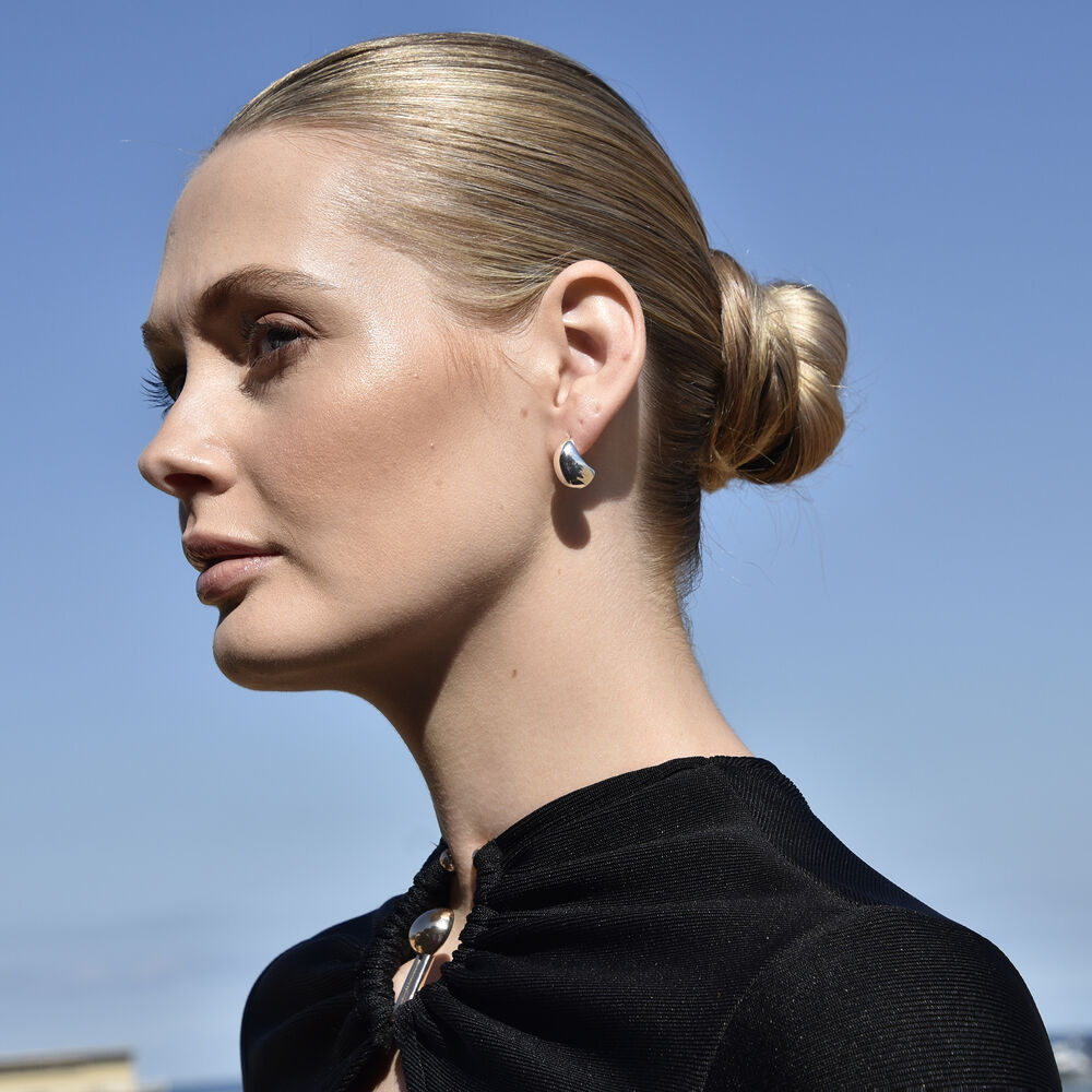 Culturesse La Lumiere Modern Cocoon Earrings (Silver)