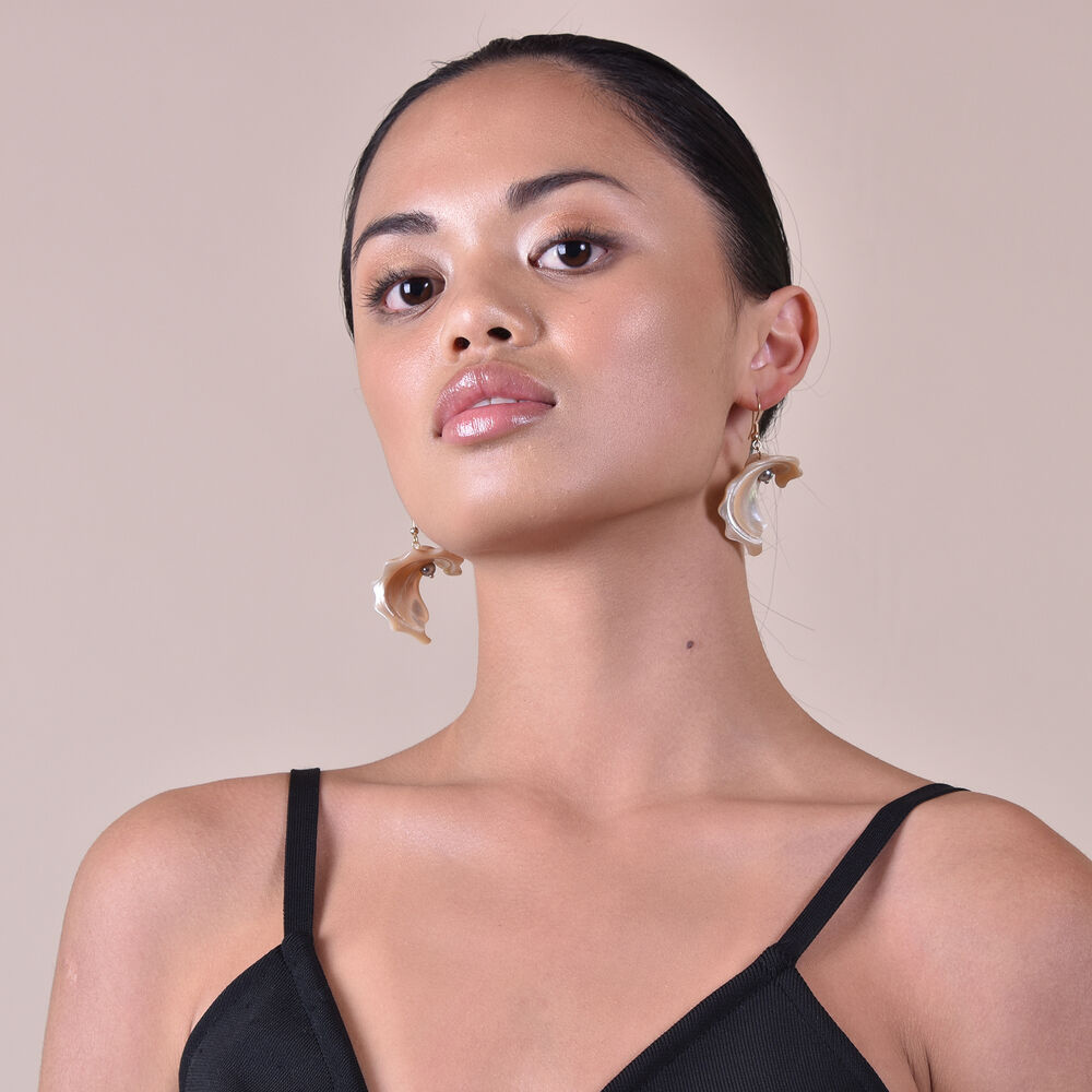 Culturesse Camile Modern Shell Drop Earrings
