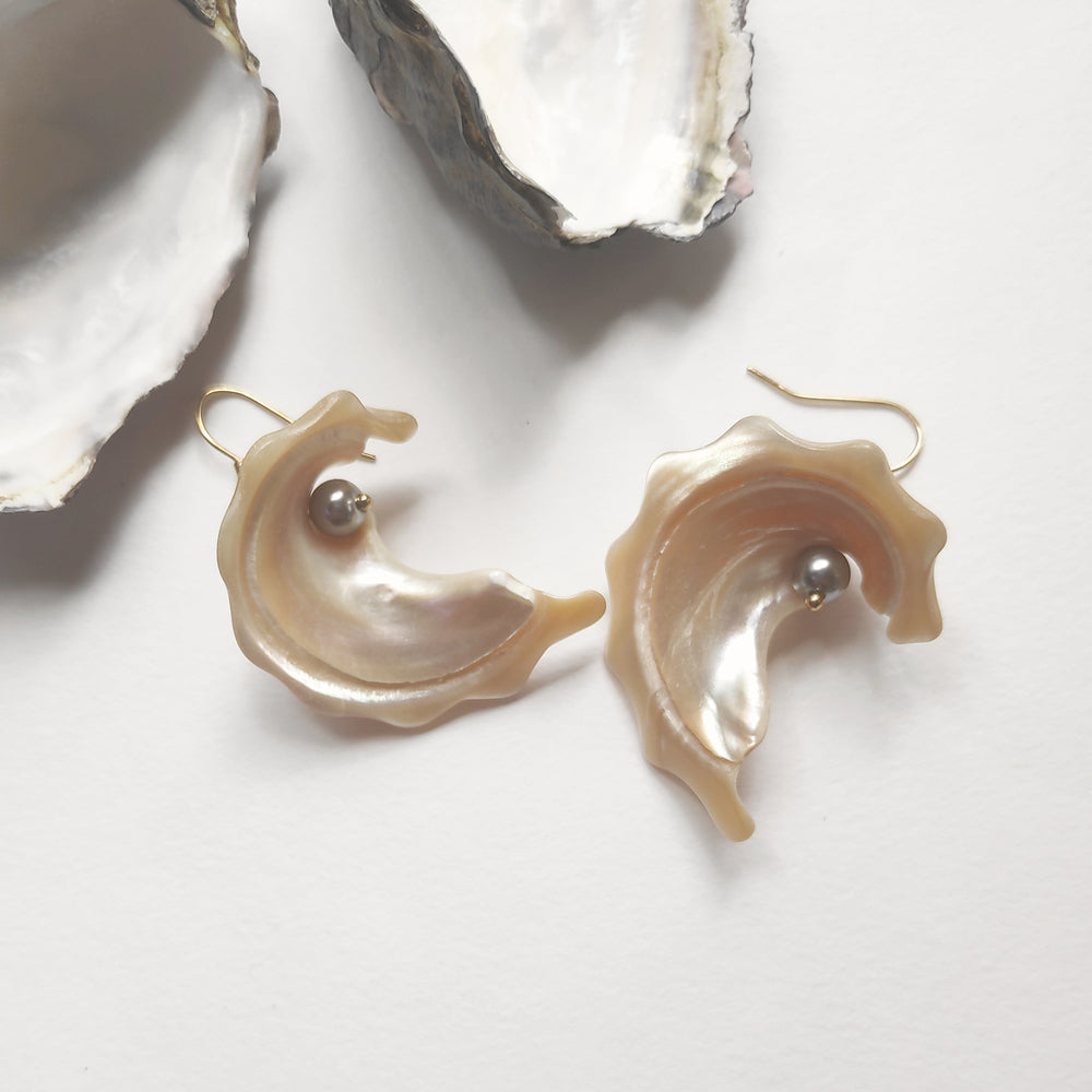 Culturesse Camile Modern Shell Drop Earrings