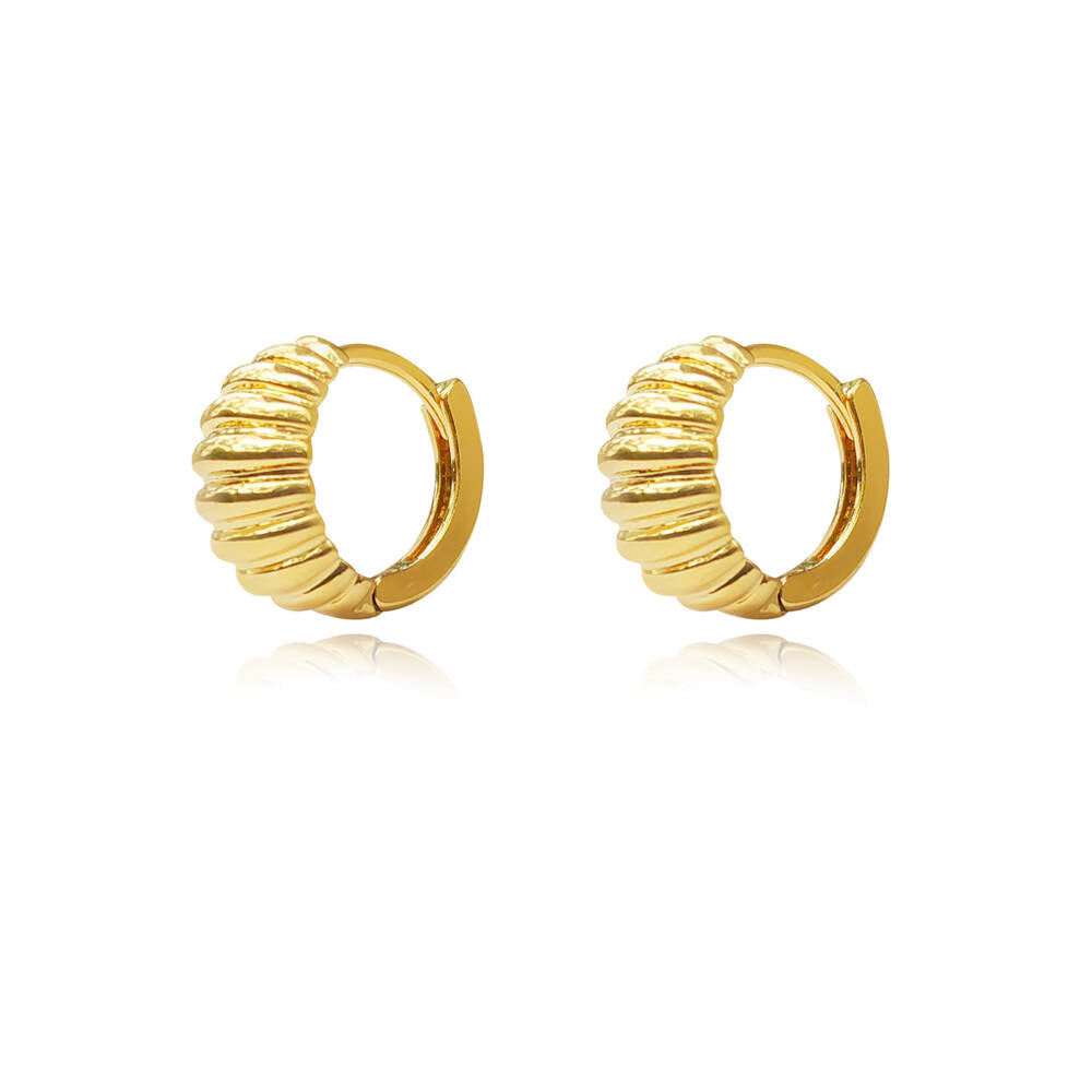 Culturesse Cass Dainty Croissant Huggie Earrings