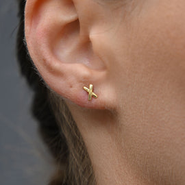Culturesse Kiss Kiss Dainty Cross Earrings (Gold)