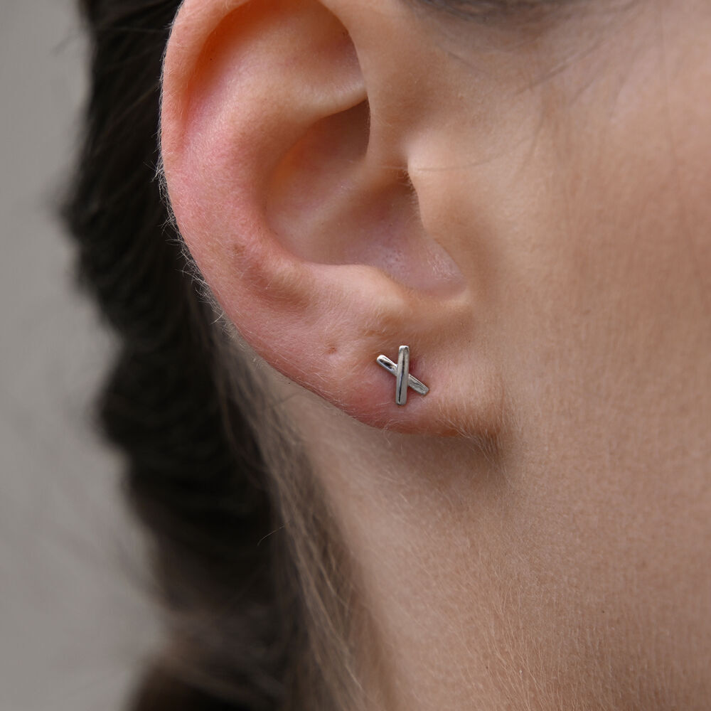 Culturesse Kiss Kiss Dainty Cross Earrings (Silver)