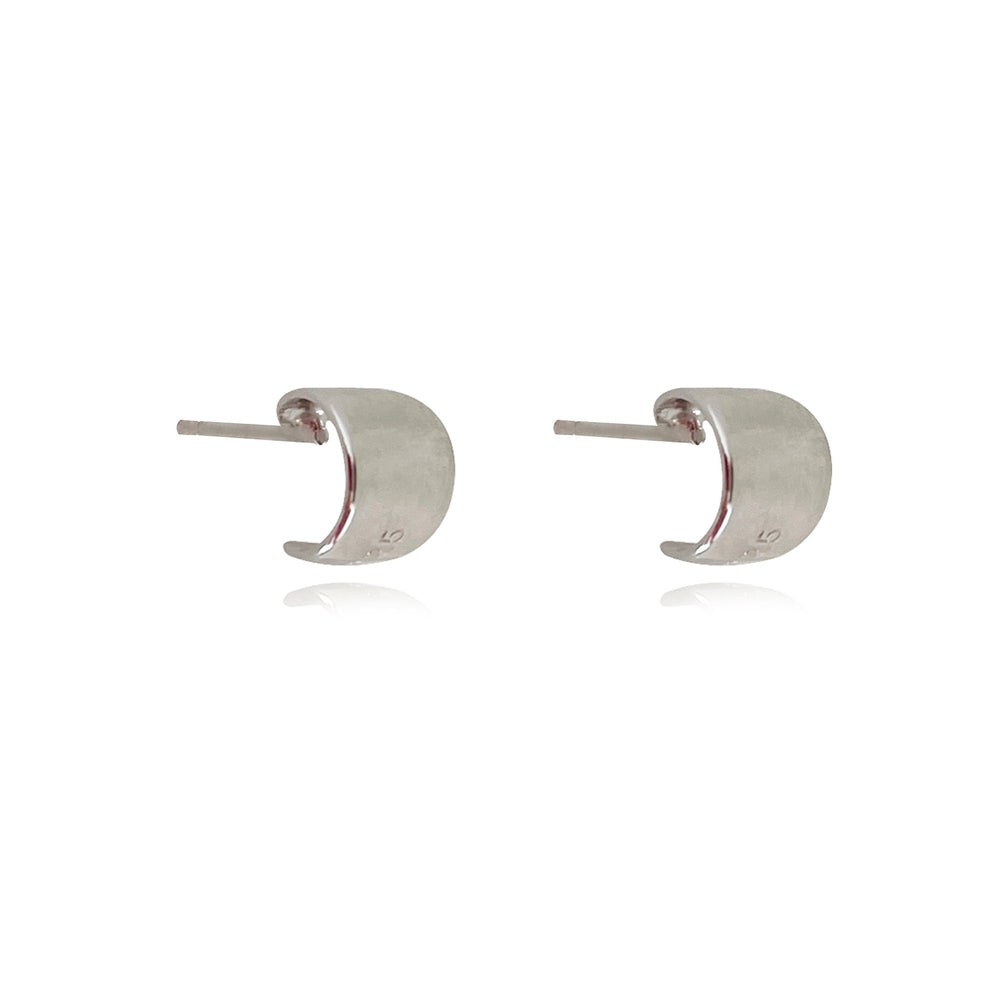 Culturesse Una Dainty Silver Curve Earrings