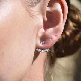 Culturesse Aki Diamante Earlobe Hug Earrings (Silver)