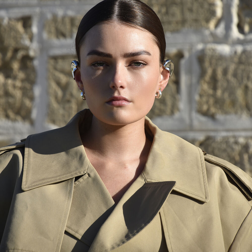 Culturesse Hanako Sculpture Ear Cuff (Silver Pair)