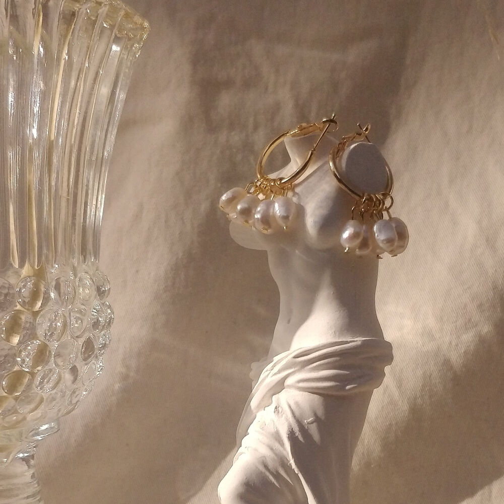 Culturesse Esmee Freshwater Pearl Hoop Earrings