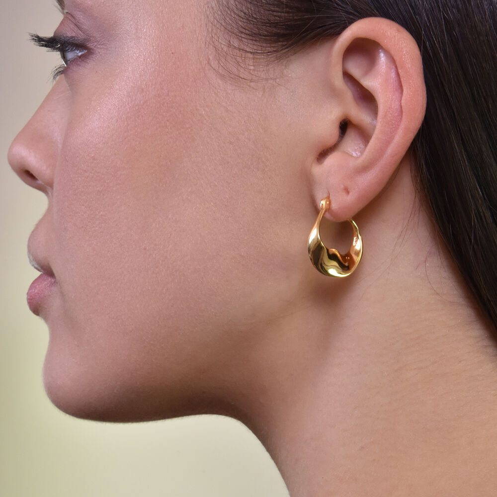 Culturesse Raquel Flow Huggie Earrings (Gold Vermeil)