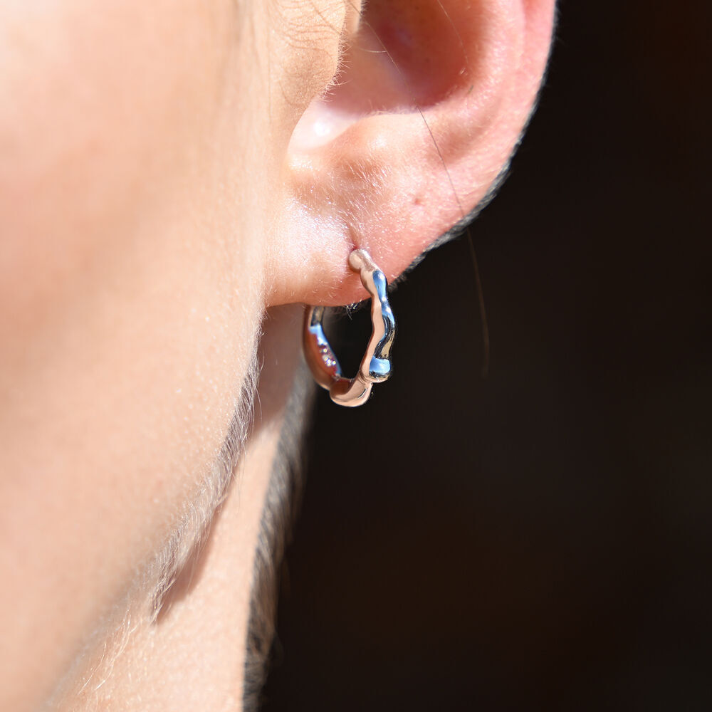 Culturesse Elodie Artsy Fluid Hoop Earrings (Silver)