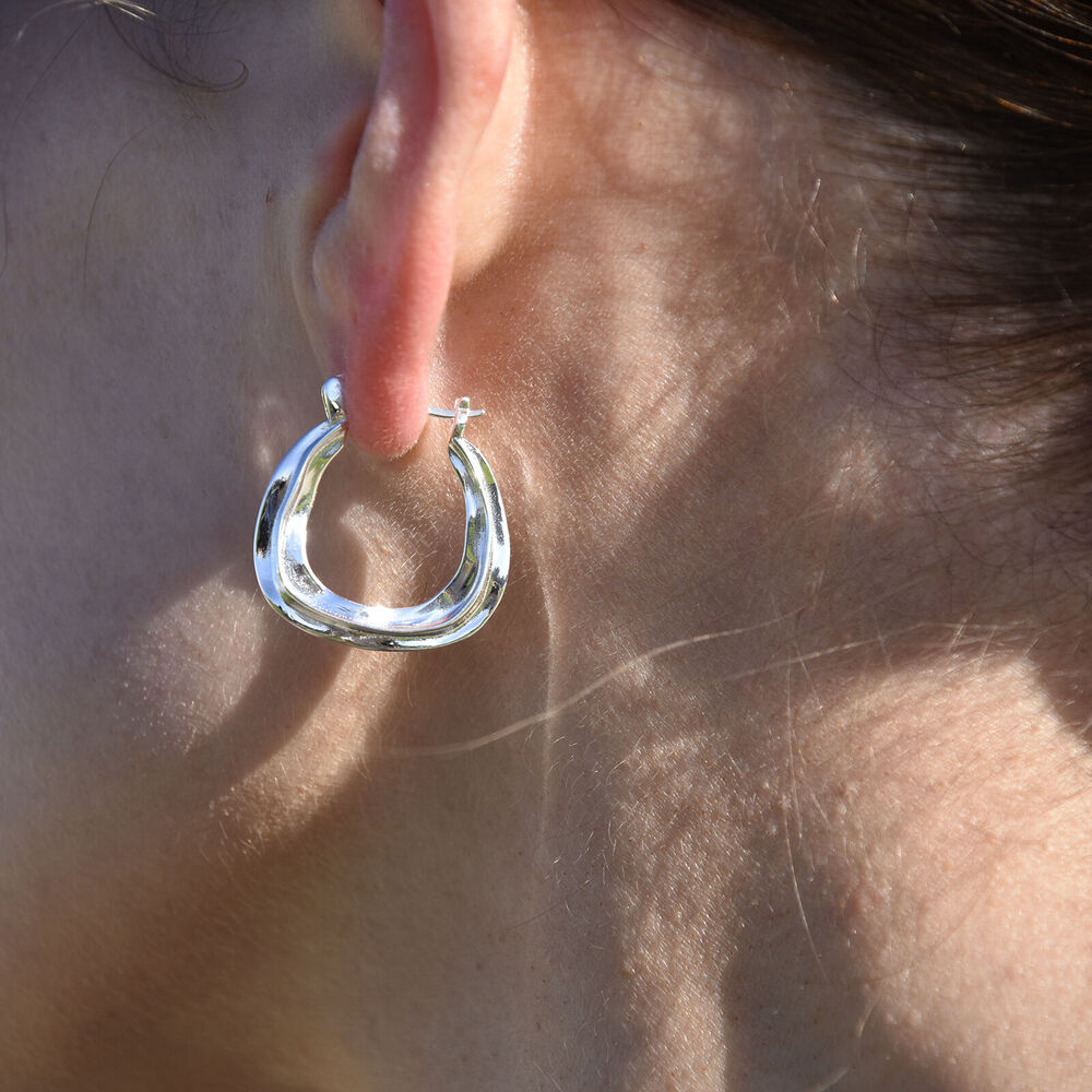 Culturesse Giverny Artisan Fluid Huggie Earrings (Silver)