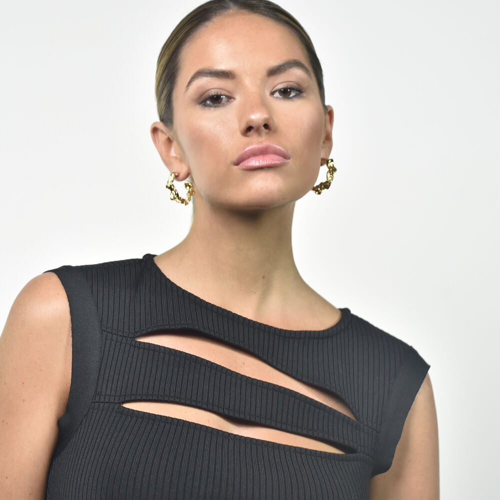 Culturesse Dejouer 24K Sculptured C Hoop Earrings