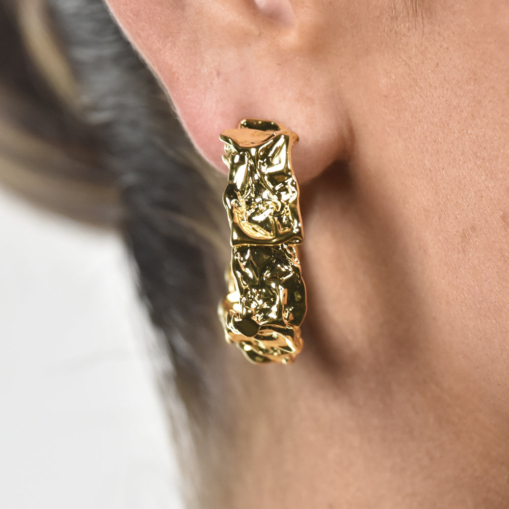 Culturesse Dejouer 24K Sculptured C Hoop Earrings