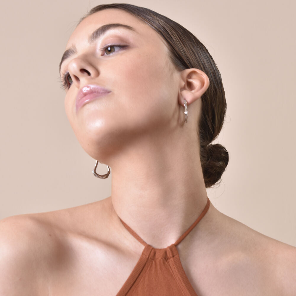 Culturesse Nomad Fluid Sculpture Hoop Earrings (Silver)