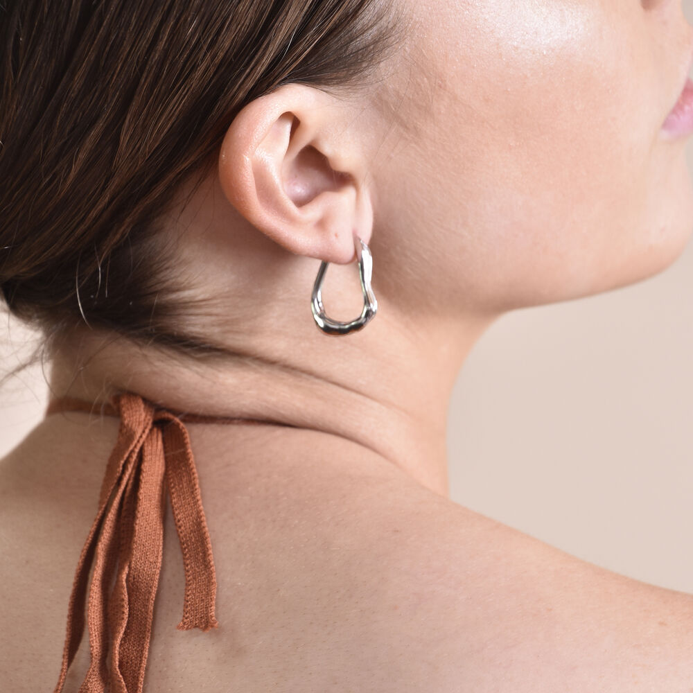 Culturesse Nomad Fluid Sculpture Hoop Earrings (Silver)