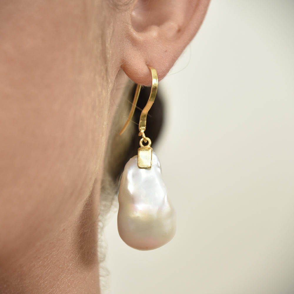 Culturesse Agata 24K Baroque Pearl Drop Earrings