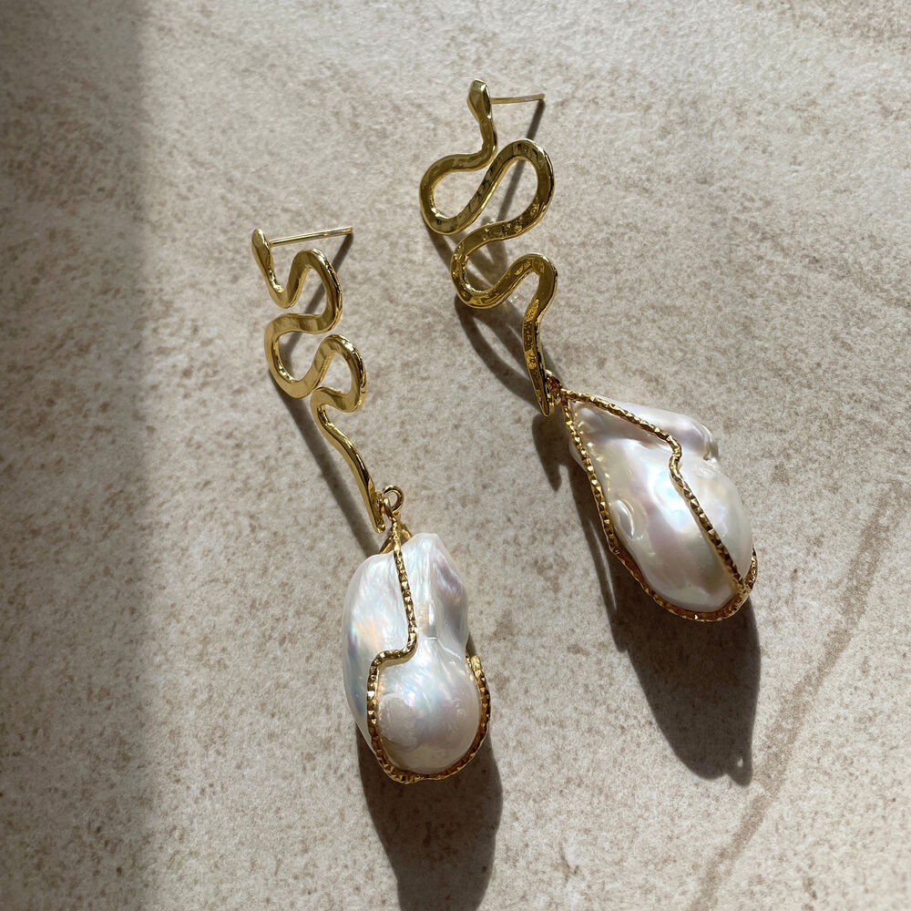 Culturesse L 'amour 24K Luxury Baroque Pearl  Drop Earrings
