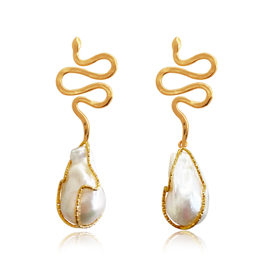 Culturesse L 'amour 24K Luxury Baroque Pearl  Drop Earrings