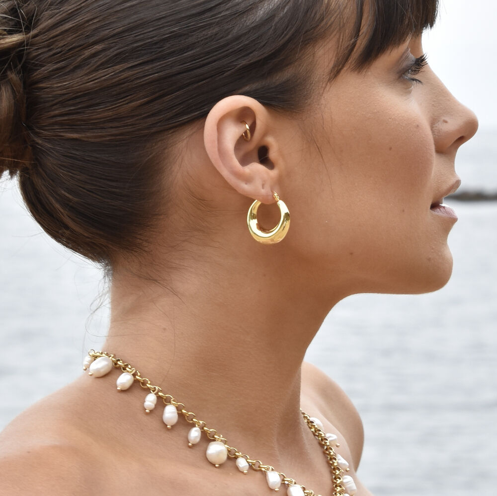 Culturesse Avalynn Classic Hoop Earrings (Gold)