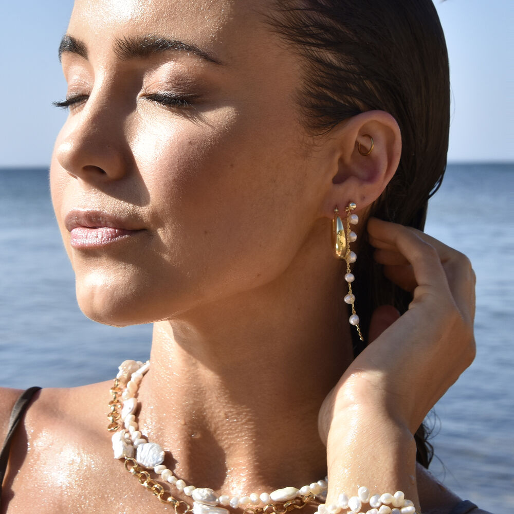 Culturesse Avalynn Classic Hoop Earrings (Gold)