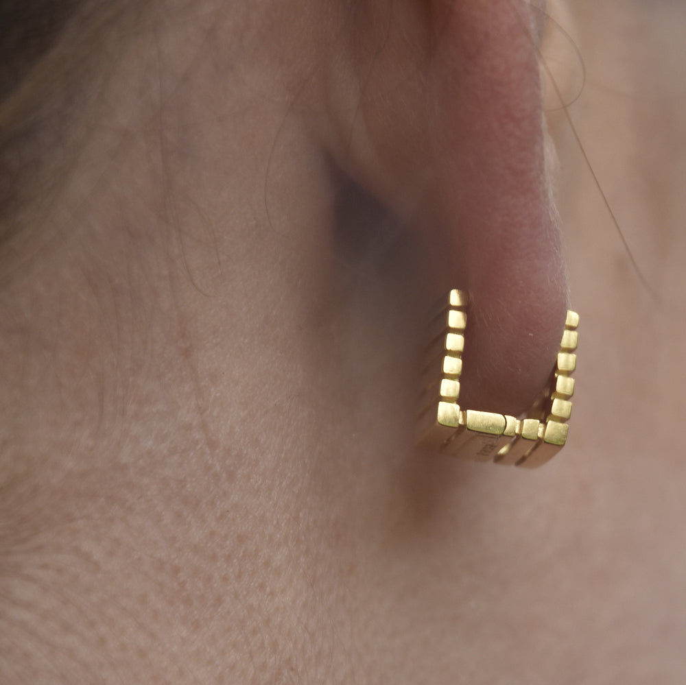 Culturesse Zoie Artsy Cube Huggie Earrings (Gold)